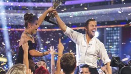 After months of hardwork, Bindi Irwin and Derek Hough has finally won Dancing with the Stars