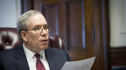 Scott Stringer is confusing everybody with his double standards on restaurant minimum wage battle.