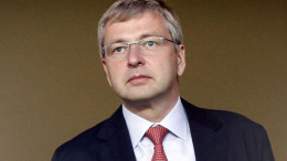 Russian billionaire, Dmitry Rybolovlev, has handed over two of his multimillion dollar art purchases to French authorities on allegations that they were stolen.